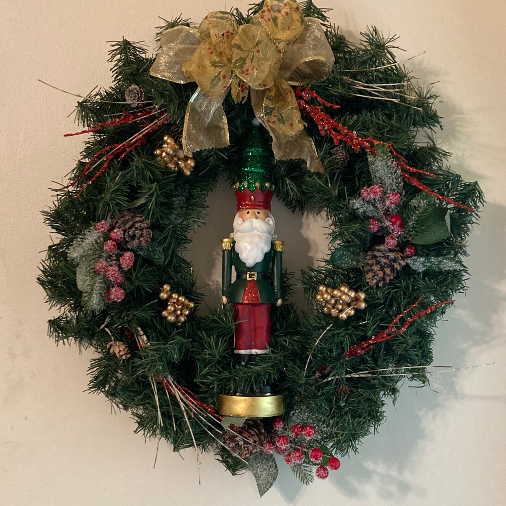 🎄Traditional  Nutcracker Wreath
